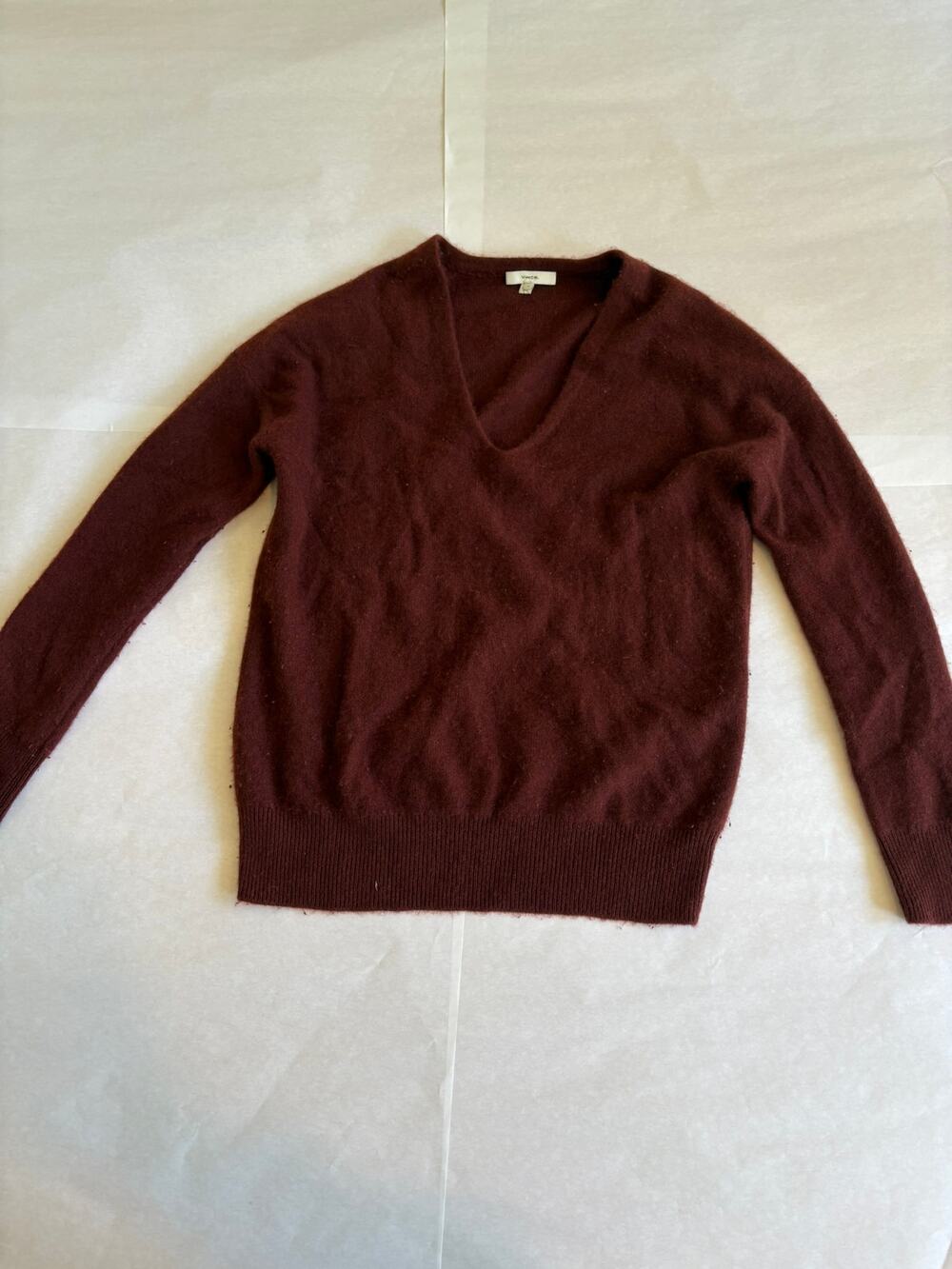 Vince Burgundy 100% Cashmere Sweater Size S Luxe